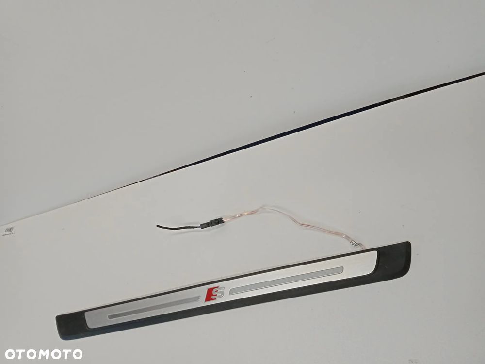 LISTWA PROGOWA PRZÓD S-LINE AUDI A4 B9  PRAWA 8W0947418A - 2