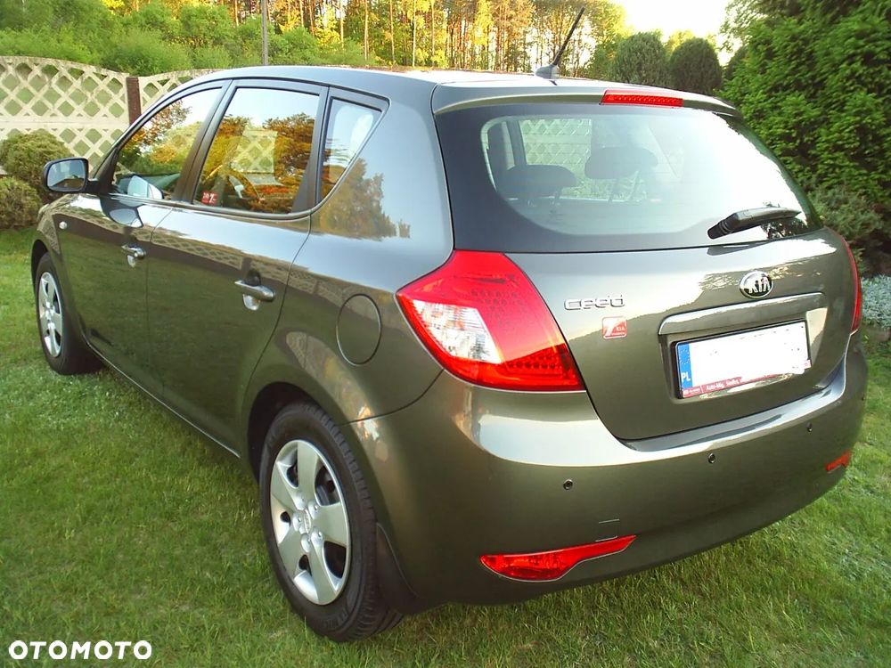 Kia Ceed 1.4 S Euro2012 - 2
