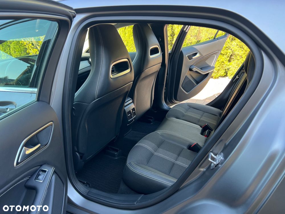 Mercedes-Benz GLA 200 7G-DCT AMG Line - 24