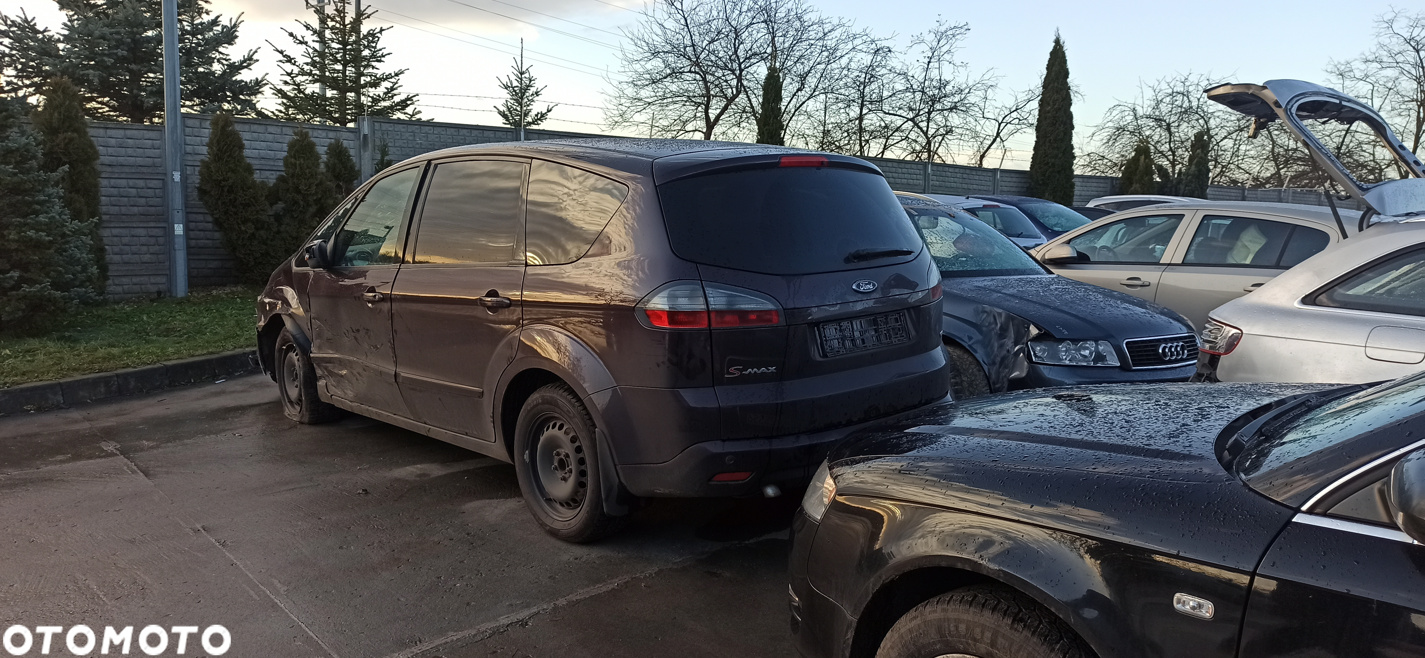 Ford S-MAX z silnikiem diesla 2,0 tdci i skrzynią manualna 6 biegów  Auto z przeznaczeniem na części  kod lakieru M8 - 2