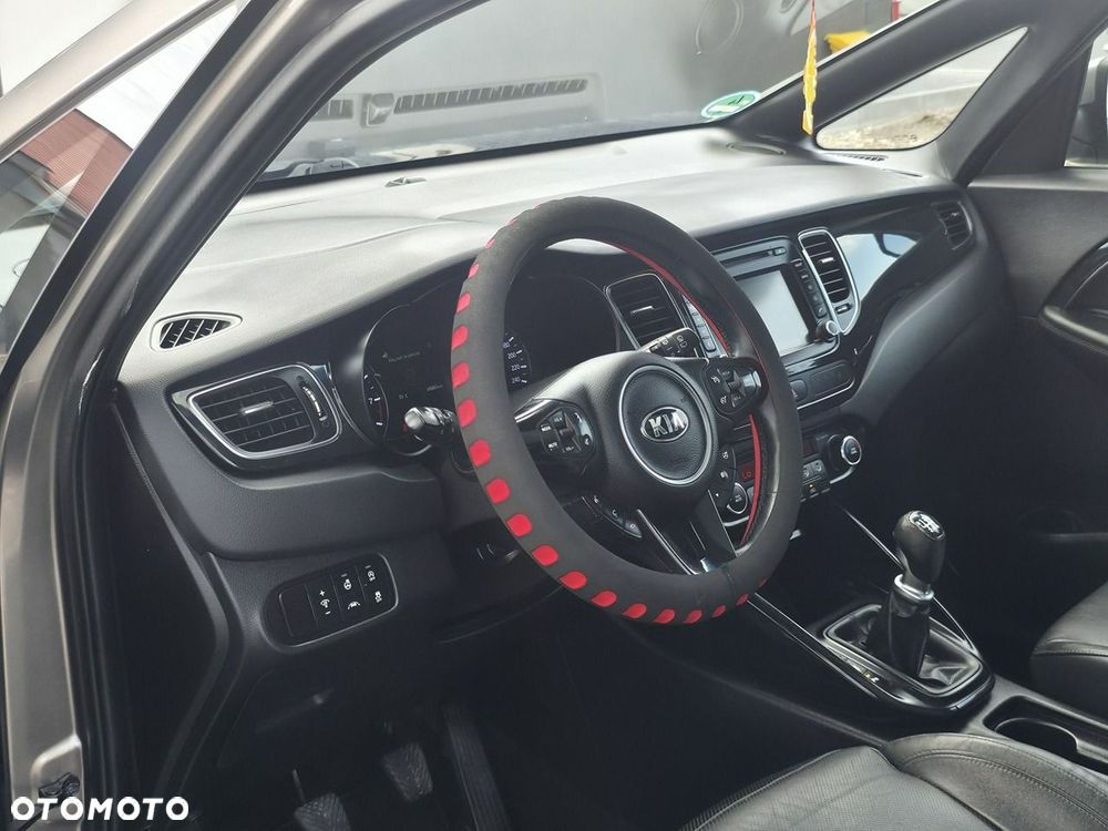 Kia Carens - 8