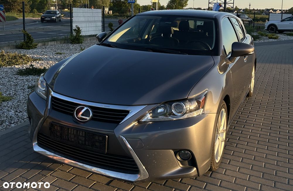 Lexus CT - 1