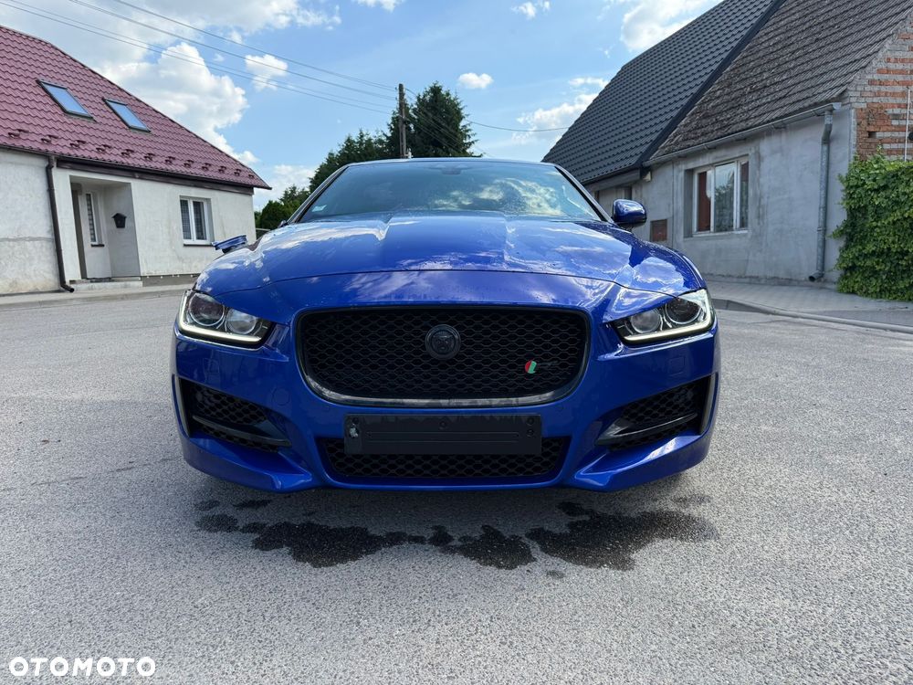 Jaguar XE 2.0 D AWD R-Sport - 2