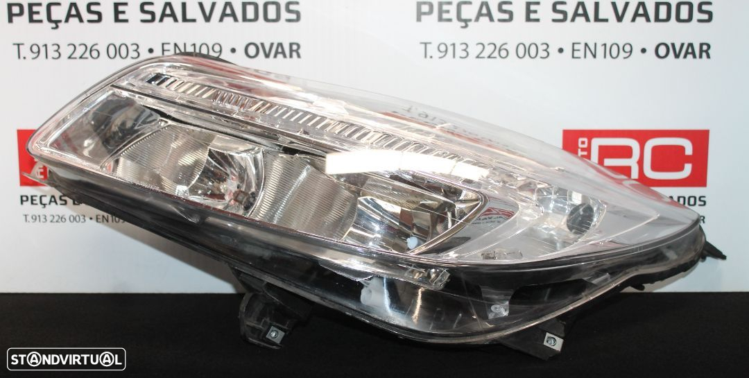 Farol Opel Insignia de 2010 - 2