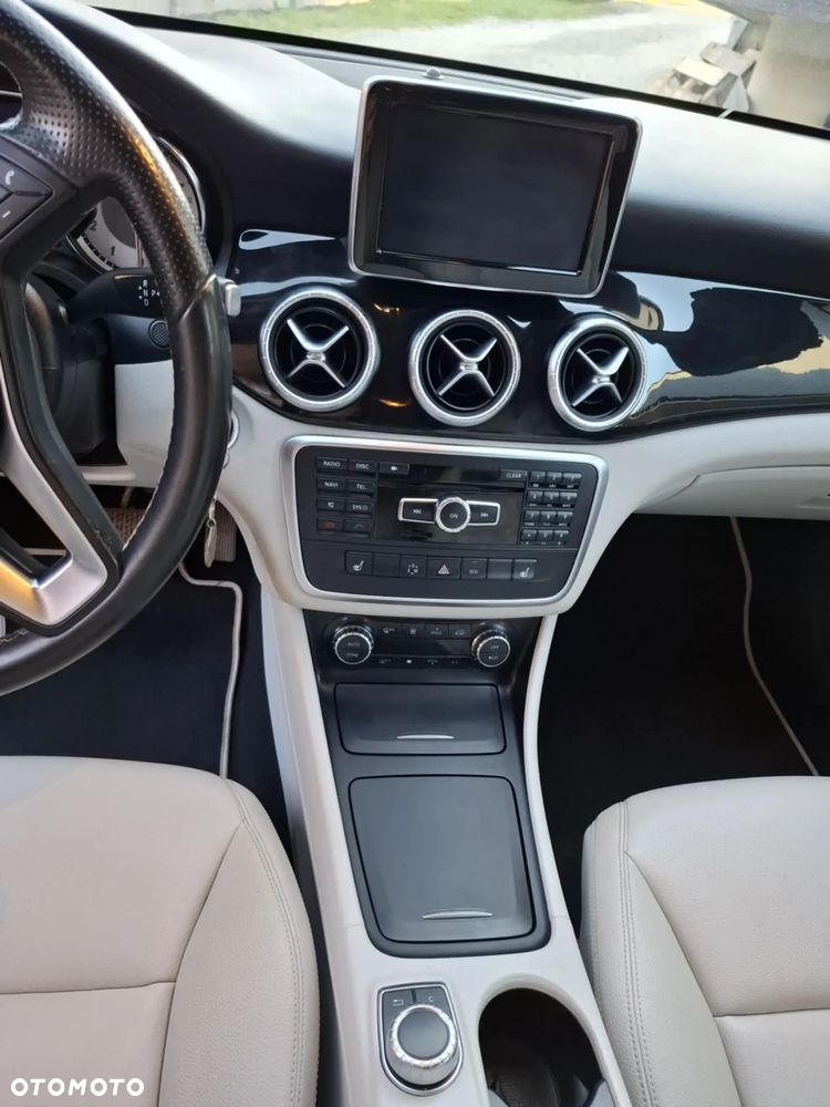 Mercedes-Benz CLA 250 4-Matic Sport - 12