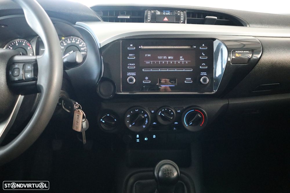 Toyota Hilux 2.4 D-4D 4WD CD CM - 13