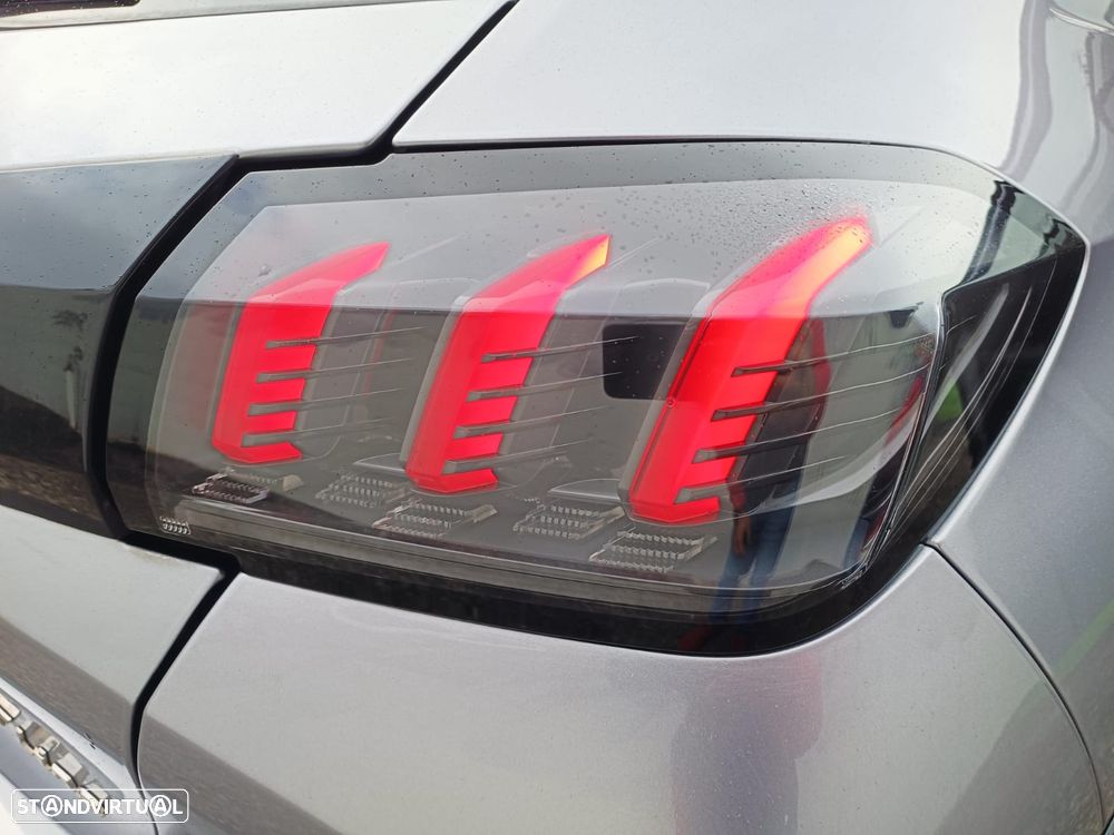 Peugeot e-208 GT - 13