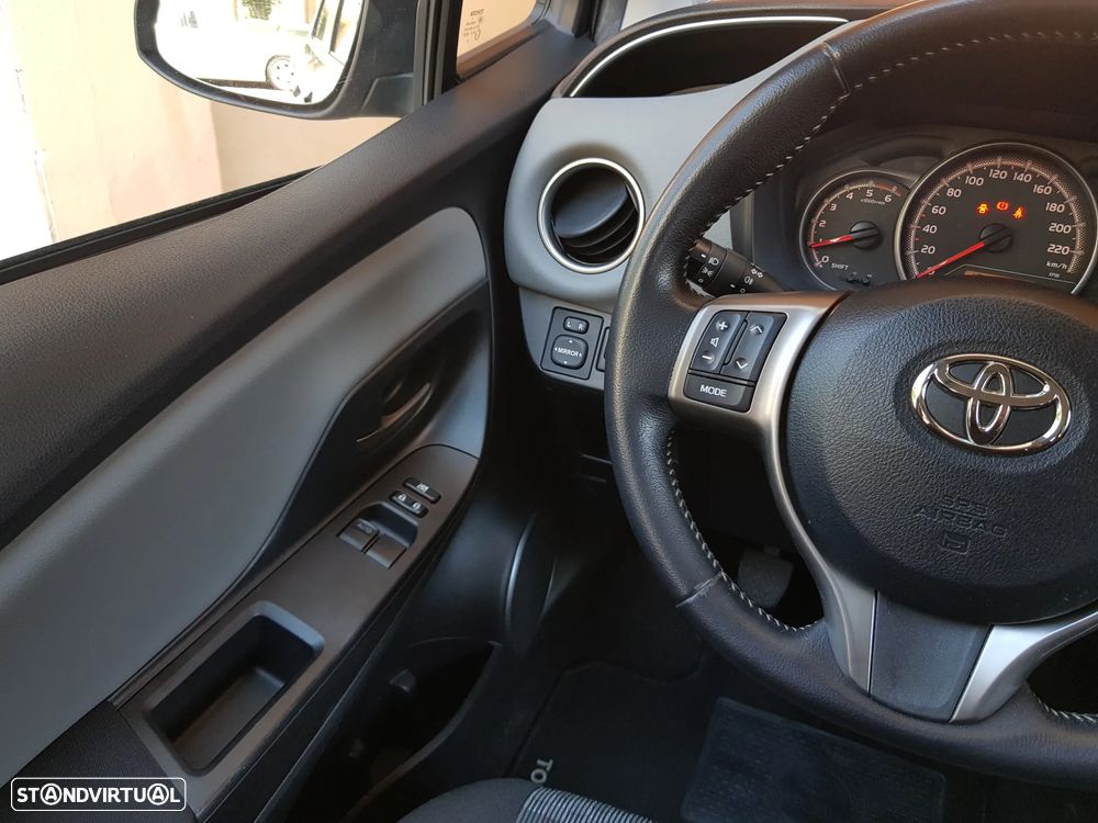 Toyota Yaris 1.4 D-4D Sport+Navi - 23