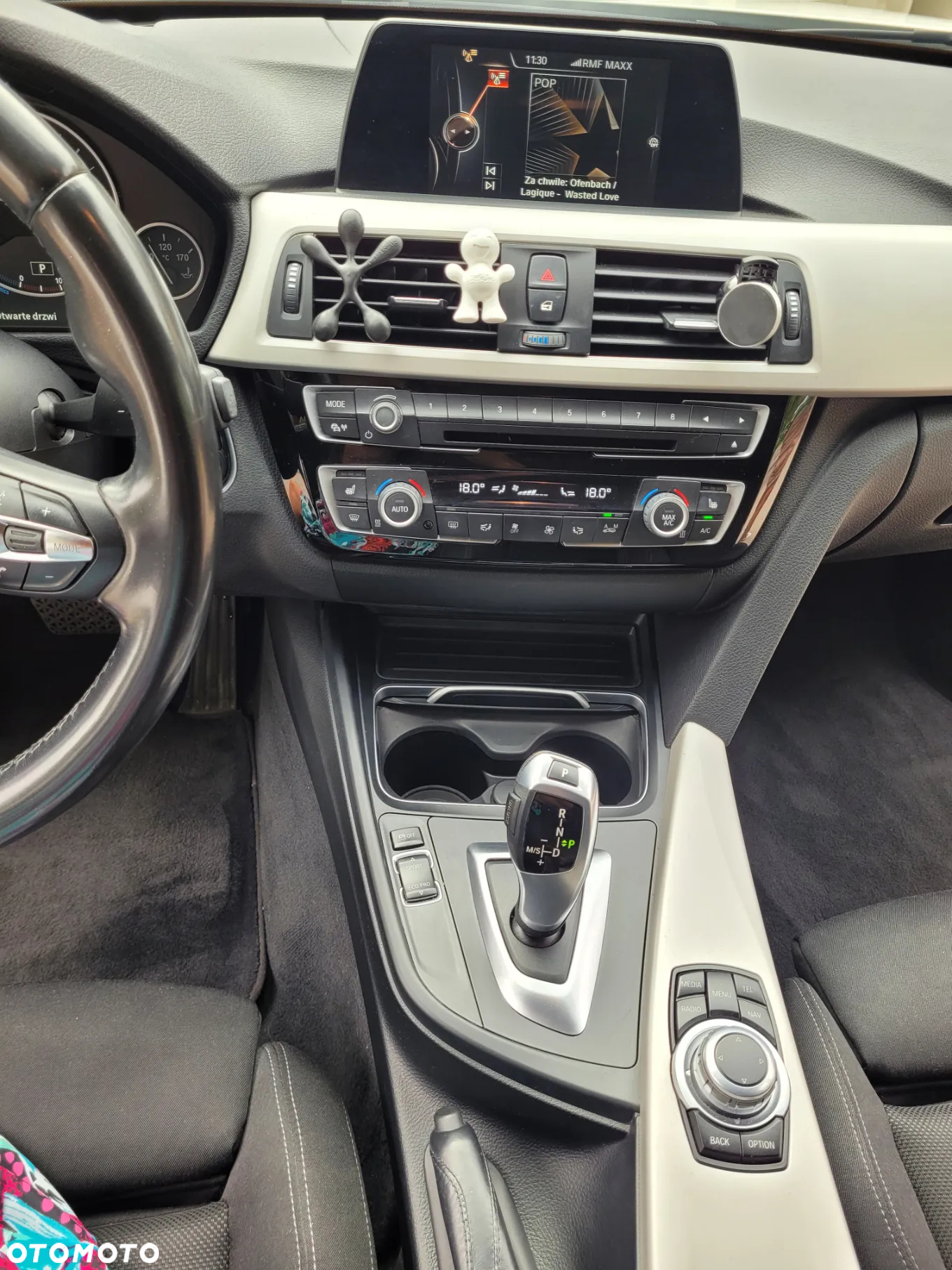 BMW Seria 3 318i - 11