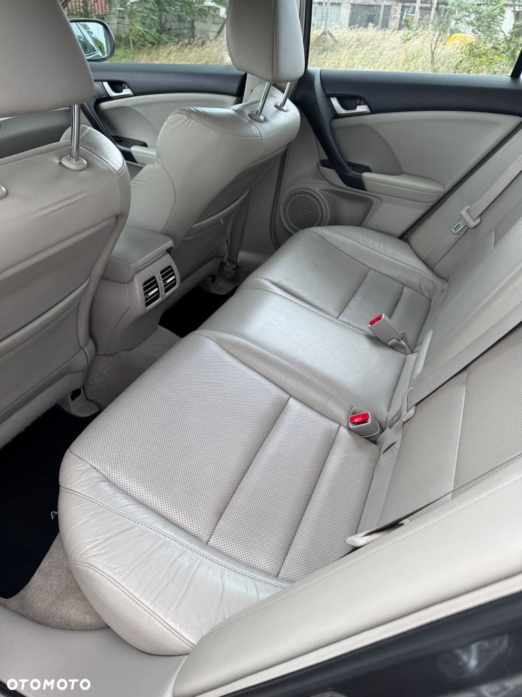 Honda Accord 2.0 Executive Nav - 10