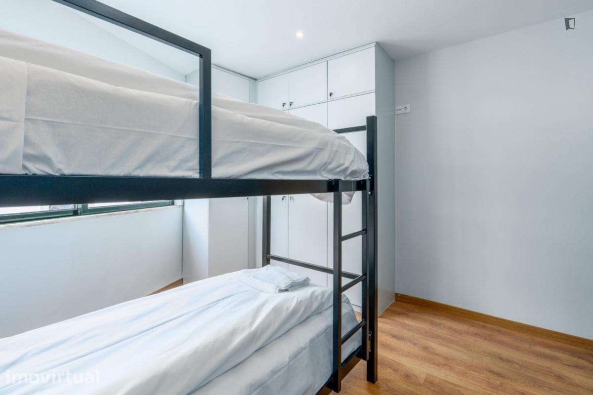 Cama - localizado em Santo Ildefonso Porto - Grande imagem: 3/25
