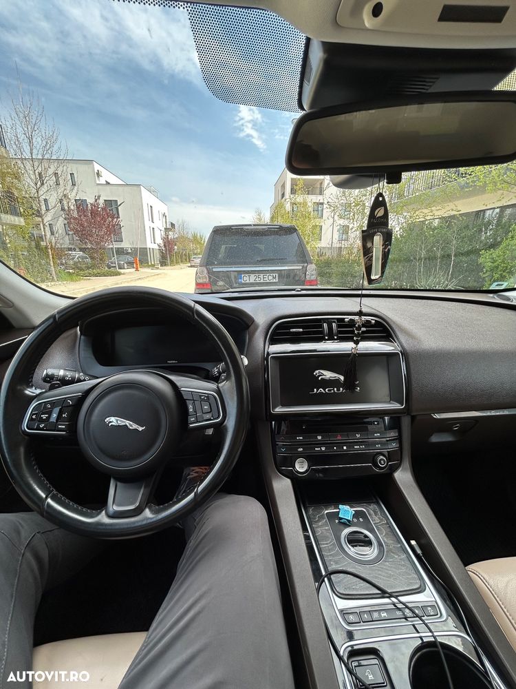Jaguar F-Pace 20d AWD Portfolio - 7