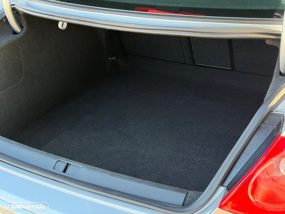 VW Passat CC 2.0 TDi BlueMotion - 36
