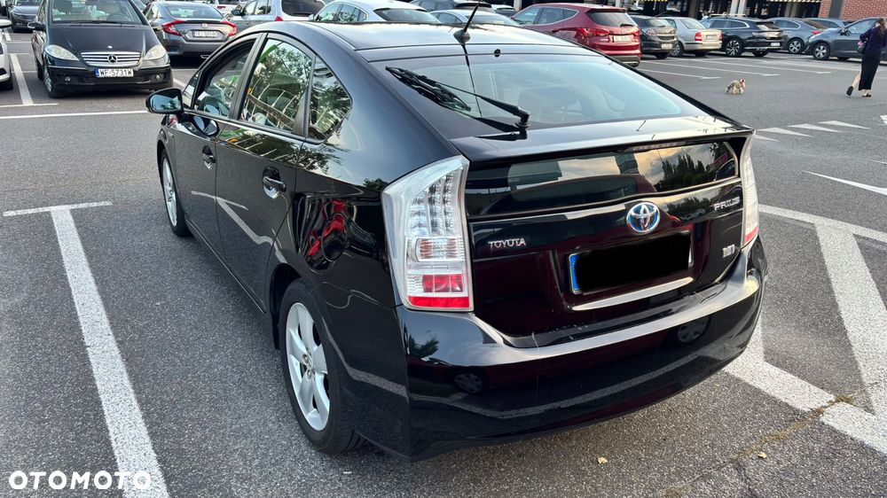 Toyota Prius 1.8 HSD Premium - 11