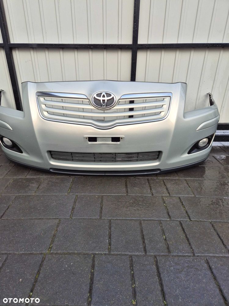 Zderzak przód przedni Toyota Avensis T25 Lift rok 07 kod lak 6T1 - 3