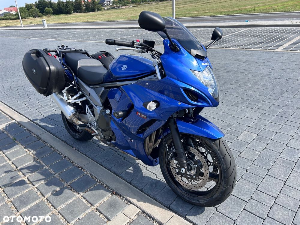 Suzuki GSX - 2
