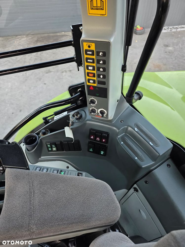 Claas Arion 650 - 12