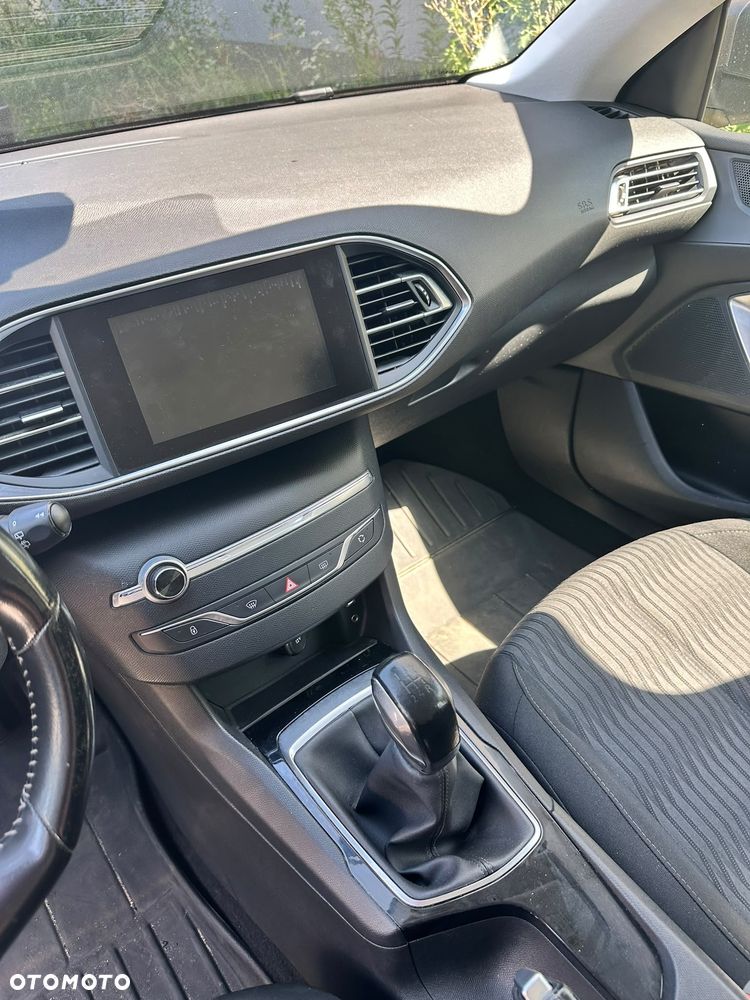 Peugeot 308 1.2 PureTech Allure S&S - 4