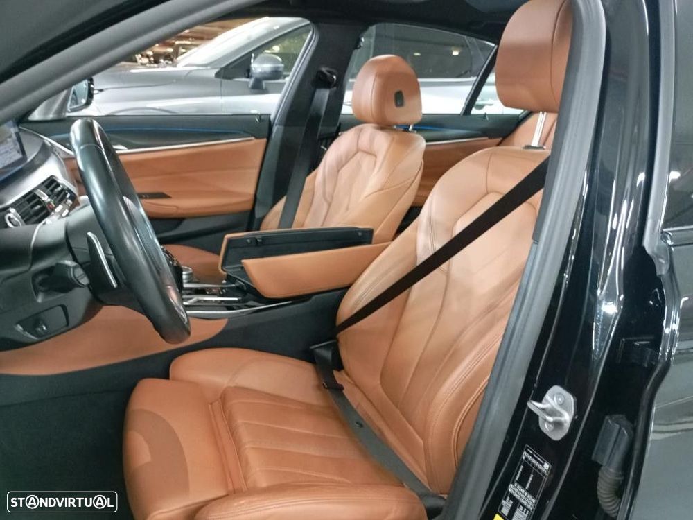 BMW 530 e Pack Desportivo M - 5