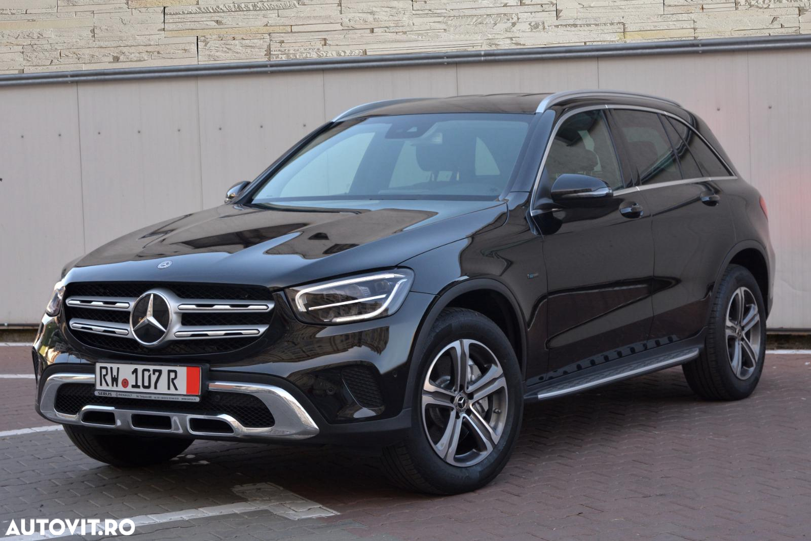 Mercedes-Benz GLC 300 e 4Matic 9G-TRONIC AMG Line - 2