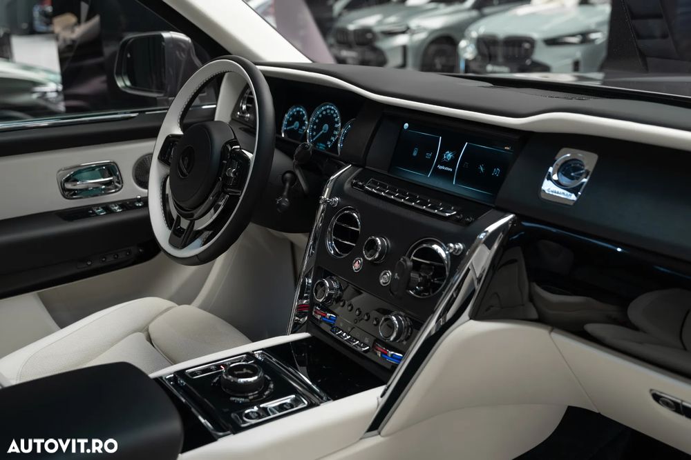 Rolls-Royce Cullinan Standard - 34