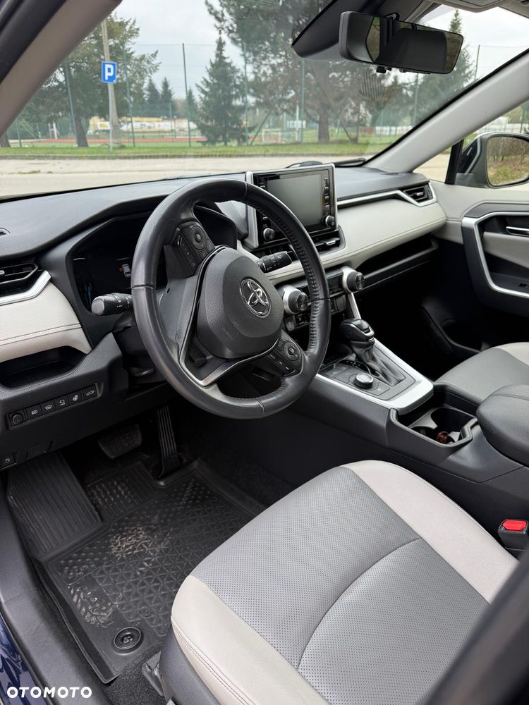 Toyota RAV4 - 11