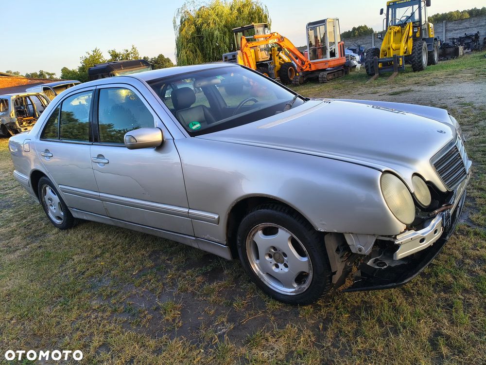 Mercedes-Benz Klasa E 280 4 Matic Elegance - 4