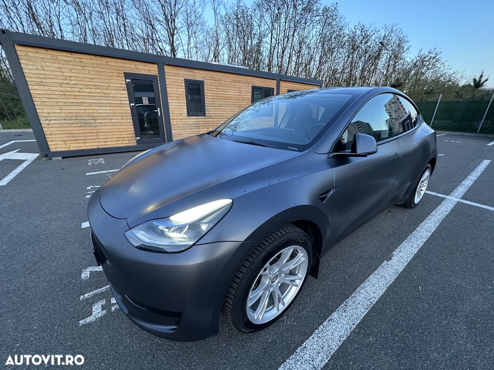 Tesla Model Y - 14