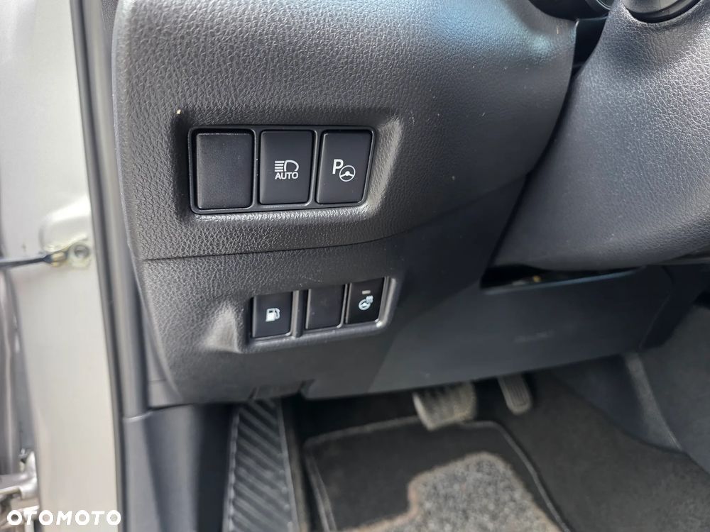 Toyota C-HR 1.8 Hybrid Neon Lime powered by JBL - 30