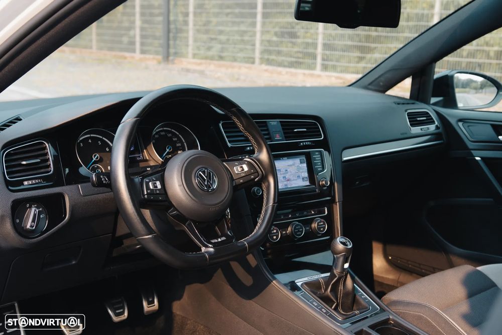 VW Golf R 4Motion BlueMotion - 38