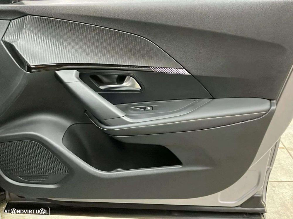 Peugeot 2008 1.2 PureTech Allure - 23