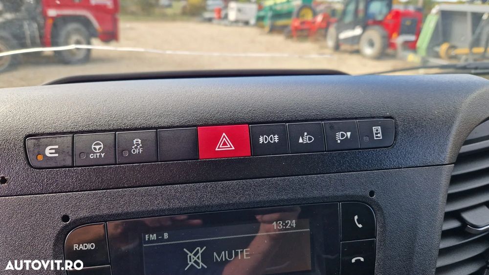 Iveco DAILY 35S18 3.0D 175CP  PLATFORMA TRANSPORT AUTO , CABINA DE DORMIT - 36