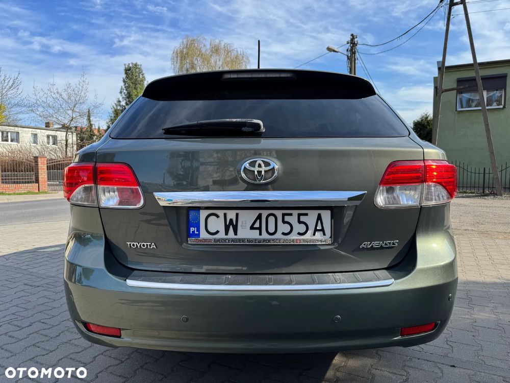 Toyota Avensis - 8