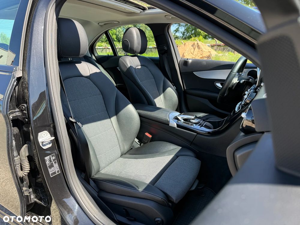 Mercedes-Benz Klasa C 180 7G-TRONIC Exclusive - 29