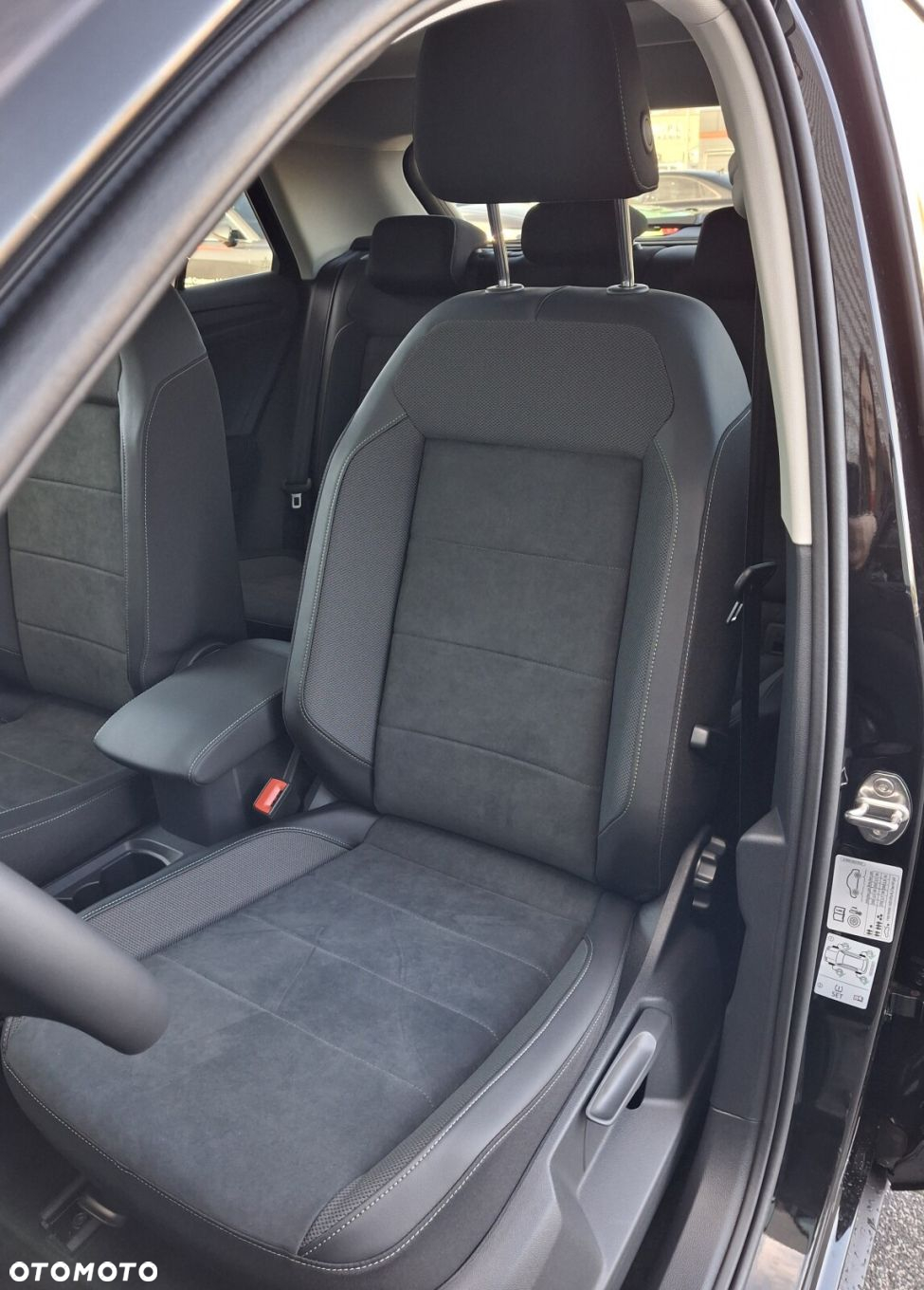 Volkswagen T-Roc - 10