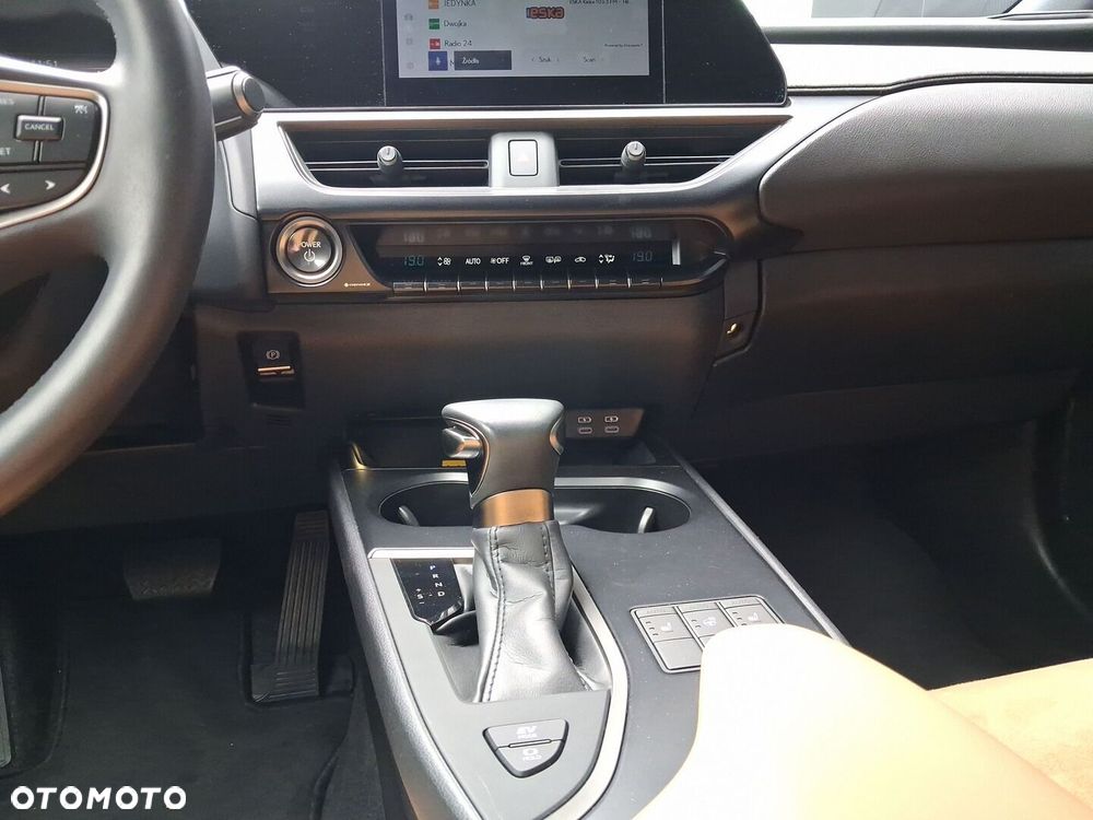 Lexus UX 250h GPF Business 2WD - 16