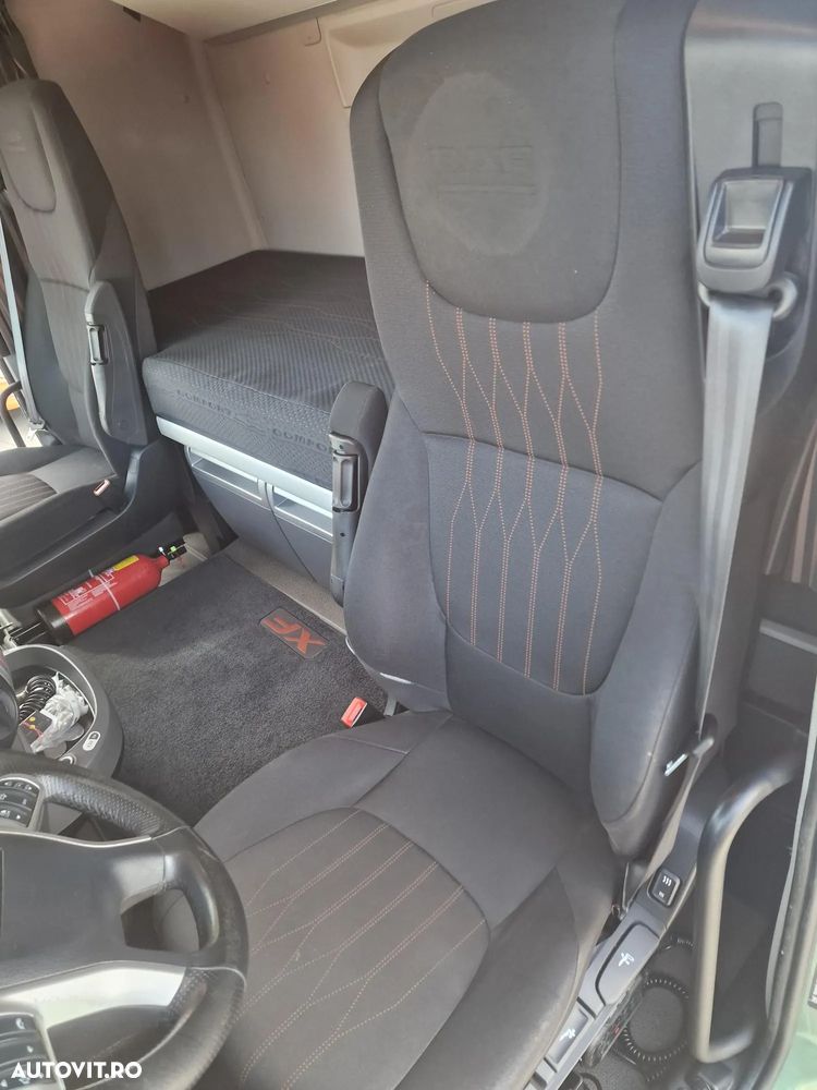 DAF XF 530, KIT BASCULARE, Cutie AUTOMATA+INTARDER 6 trepte, fuste sasiu, 530 CP Euro 6, jante ALUMINIU, Anv 315/80R22,5 70% ok, FRIGIDER, 2 paturi, girofaruri, parasolar, posibilietate leasing 3 ani, PROMOTIE 22.900 EUR+Tva - 20