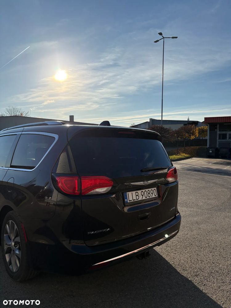 Chrysler Pacifica - 13