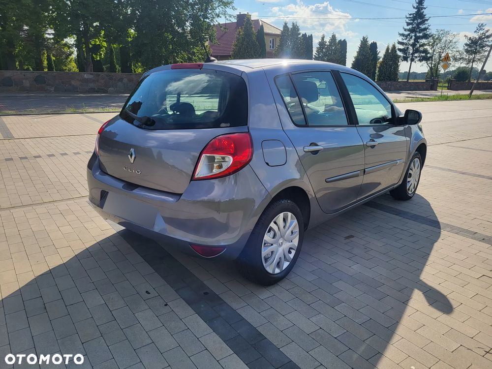 Renault Clio 1.2 16V Alize - 19