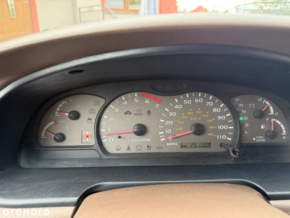 Toyota Sequoia - 9