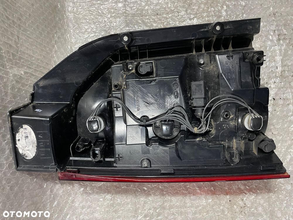 LAMPA TYŁ PRAWA VOLKSWAGEN MULTIVAN T6 - 10
