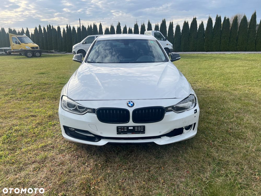 BMW Seria 3 320i Sport Line - 14