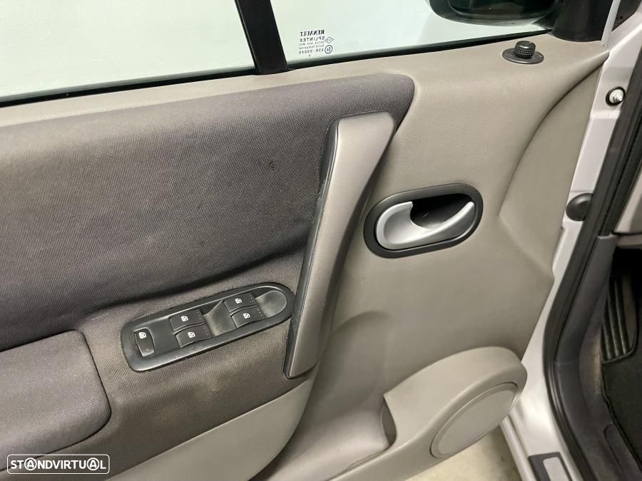 Renault Scénic 1.5 dCi Dynamique S - 12