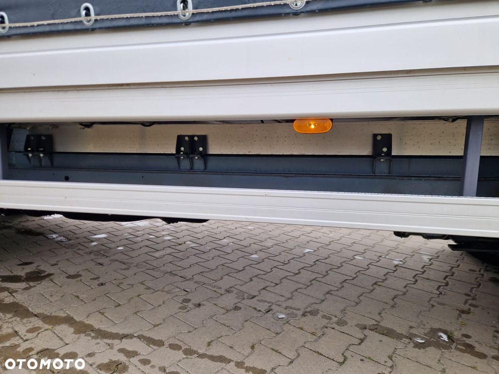 Mercedes-Benz Sprinter - 11