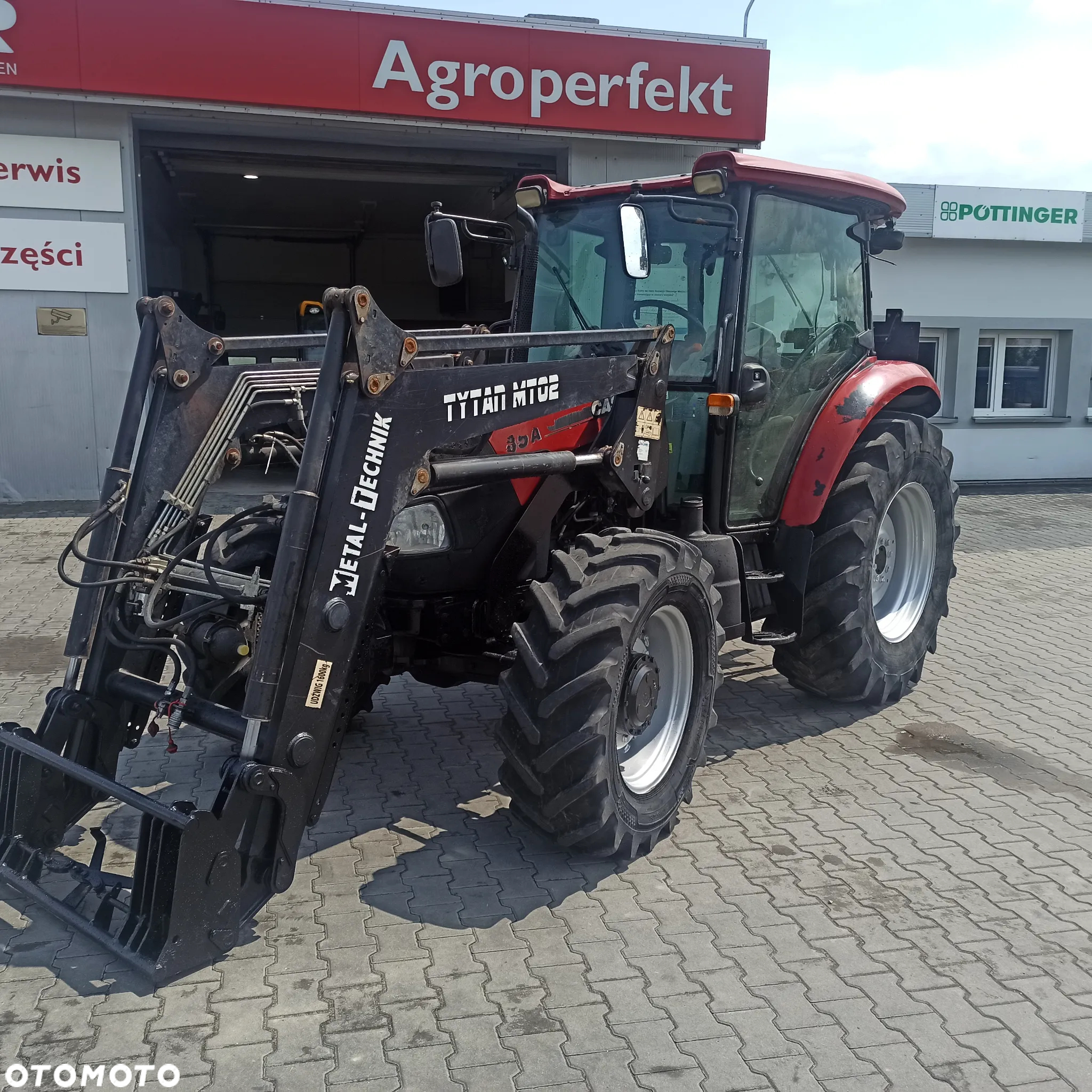 Case IH Farmal 85A - 2