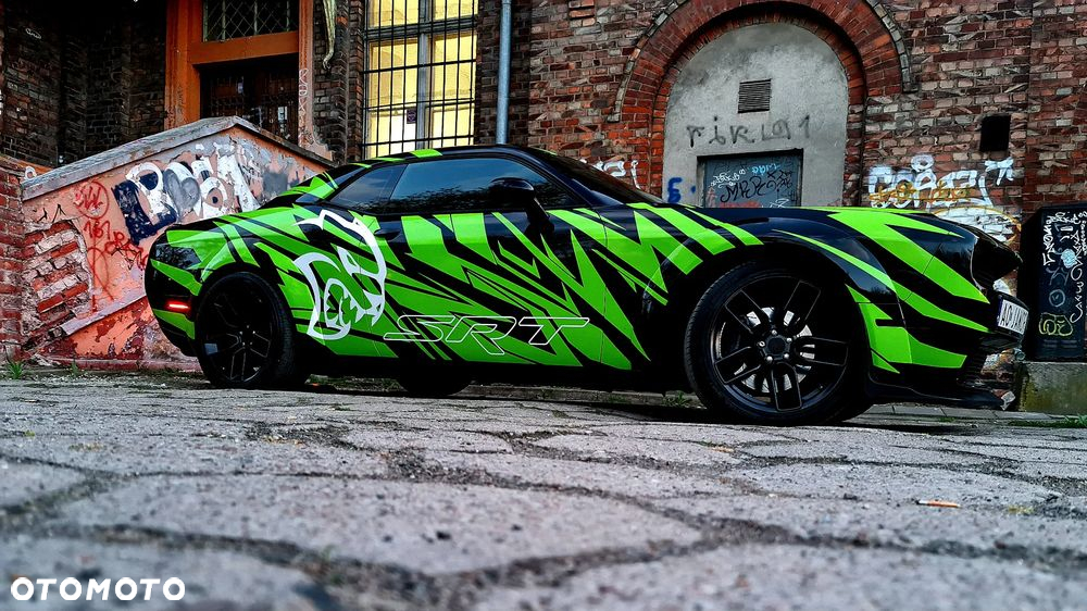 Dodge Challenger 6.4 Scat Pack - 11