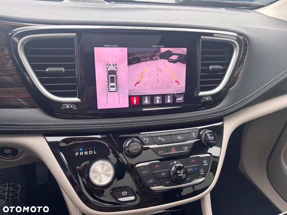 Chrysler Pacifica - 21