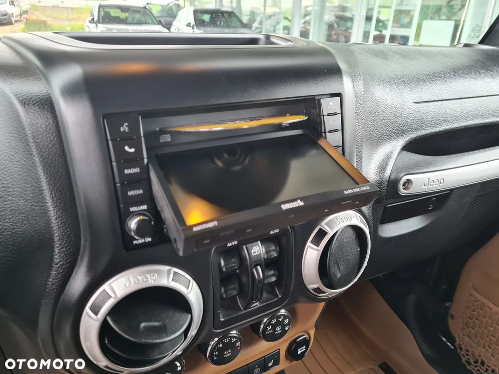 Jeep Wrangler 3.6 Unlim Sahara - 23