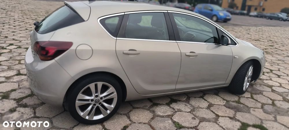 Opel Astra IV 1.7 CDTI Cosmo - 9