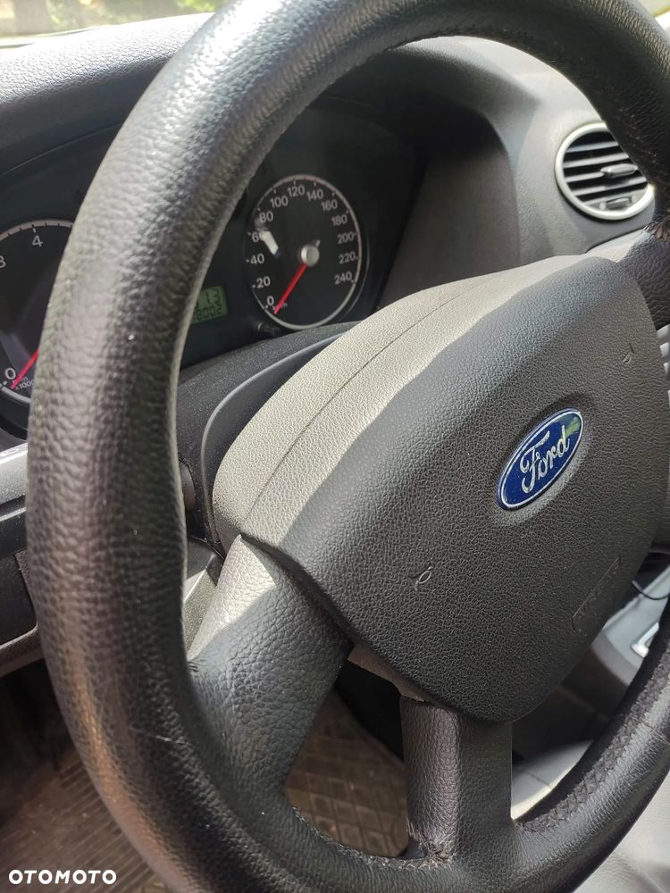 Ford Focus ver-1-6-trend - 8